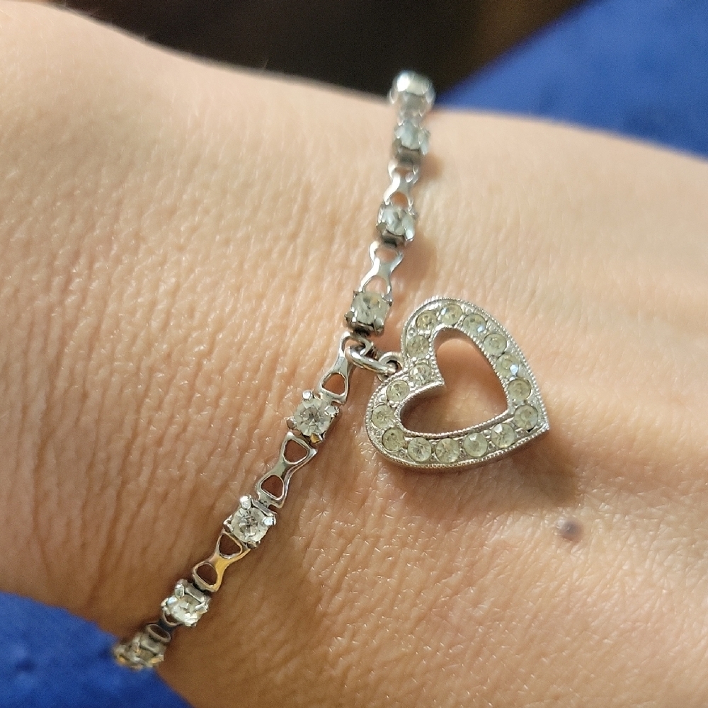 Vintage E. Bastheim Co Signed E.B. SilverTone Rhinestone Heart Charm 7”Bracelet